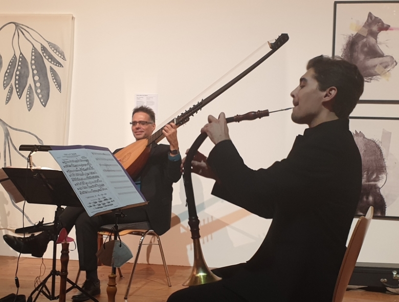Passionsmusik mit historischen Instrumenten: Die Eglhubers an Theorbe und Krummhorn